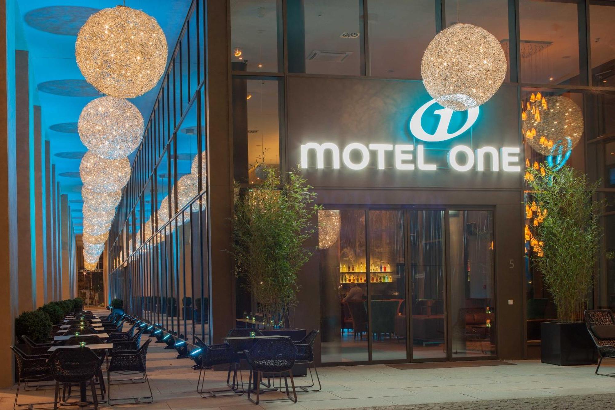 Motel One Dresden Am Zwinger Bagian luar foto