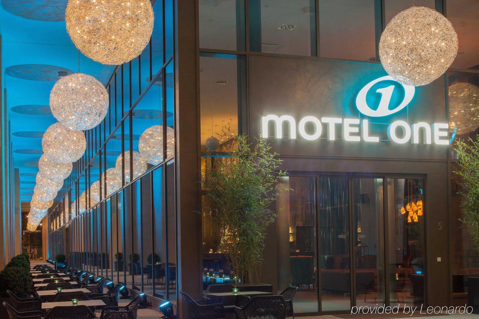 Motel One Dresden Am Zwinger Bagian luar foto